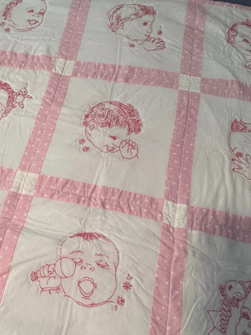 🩵 Vintage-Inspired Pink and White Baby Quilt - Soft Nursery Throw